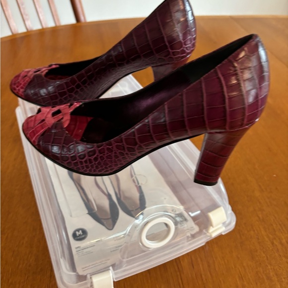 Burgundy snake skin pump - Picture 2 of 5